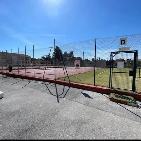 Dans Residence, Piscine Lagon, Tennis Et Aire De Jeux Fréjus