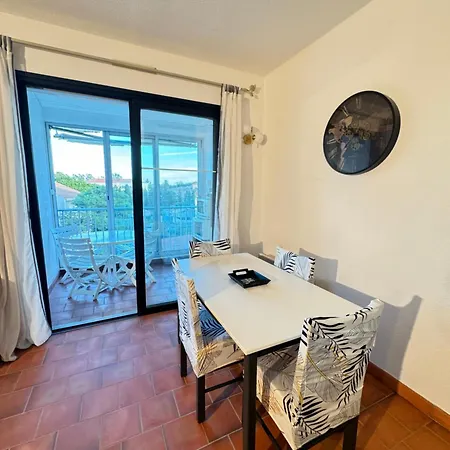 Dans Residence, Piscine Lagon, Tennis Et Aire De Jeux Frejus